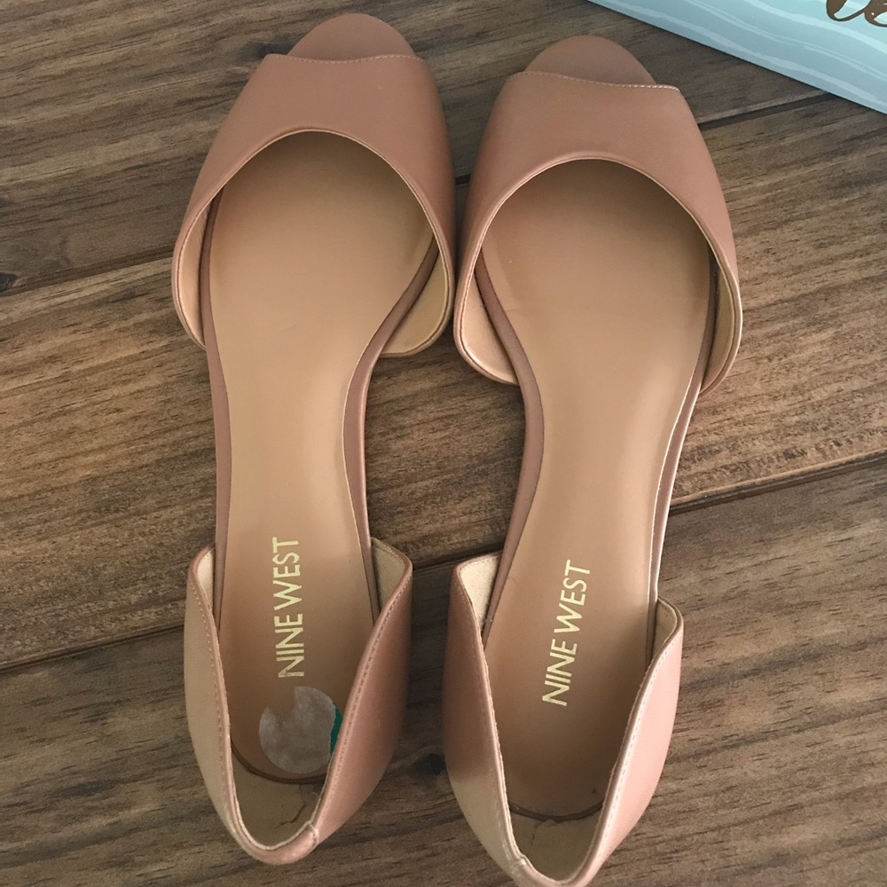Peep toe flats